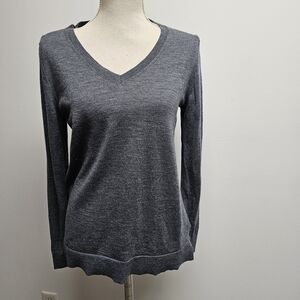 Banana Republic Merino Wool Gray V-Neck Women's Sweater